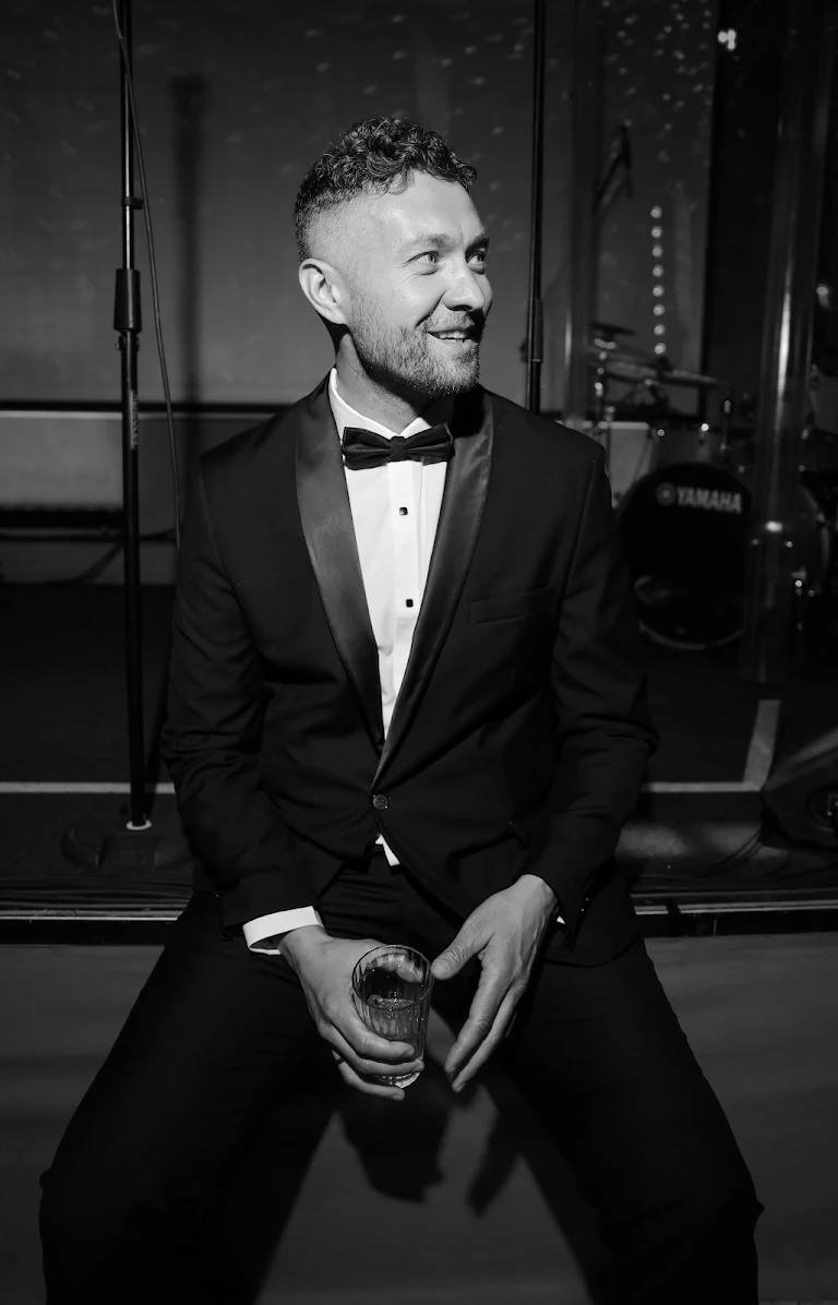 Дмитрий Антиосов в смокинге